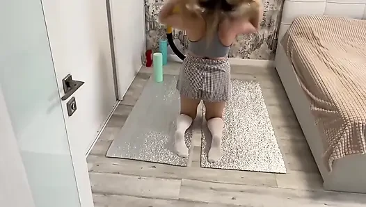 Üvey annenin suçlaması üvey oğlunun mastürbasyonmasına neden oldu. Anal seksini doldurdum!