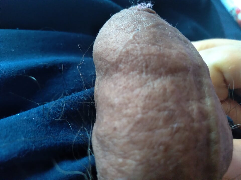 Un tânăr gol face sex cu super pula lui