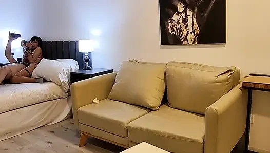 Buenos Aires'te iki Arjantinli garsonla üçlü seks