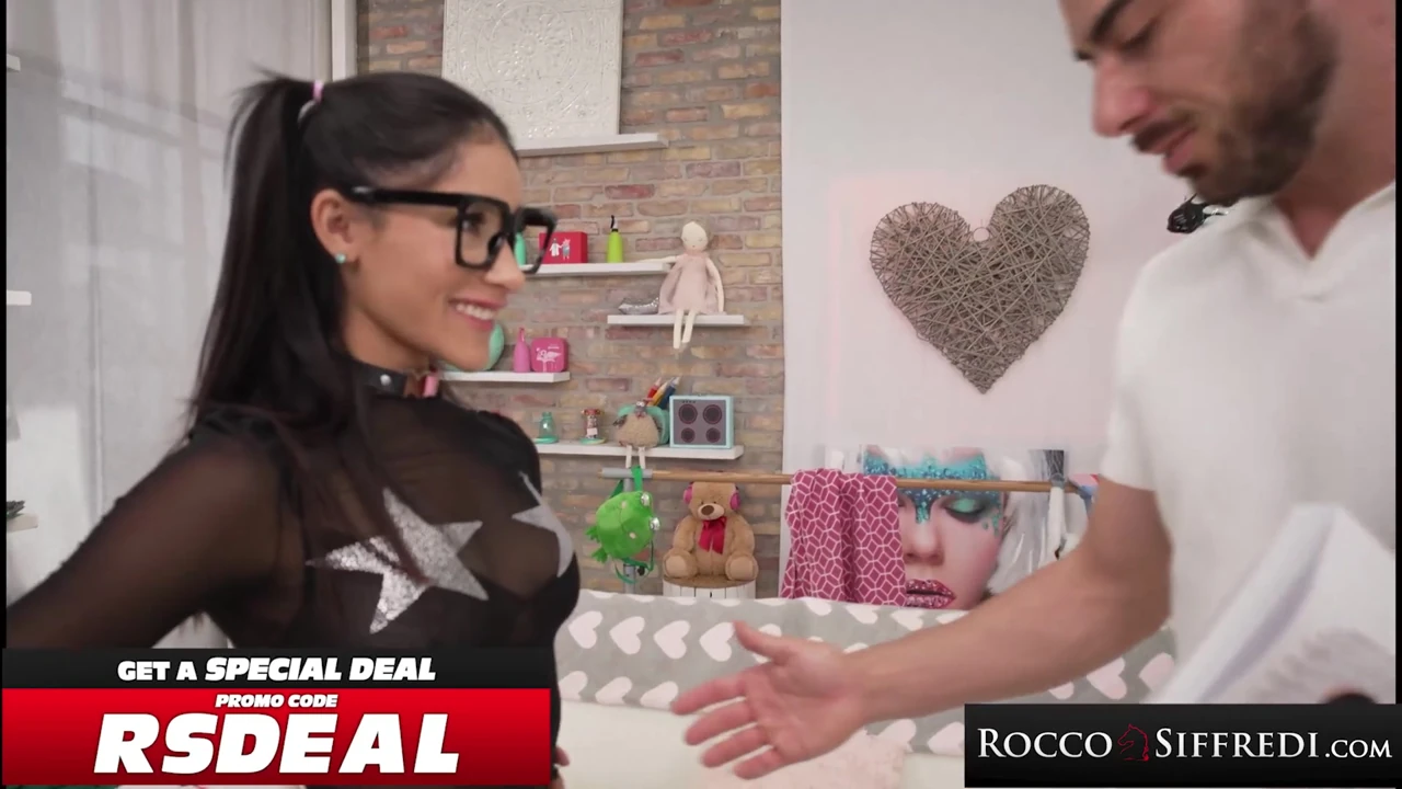 Rocco siffredi - francis x carolina guerrero'nun sıkı latin amcığını parçalıyor - gözlük baskısı