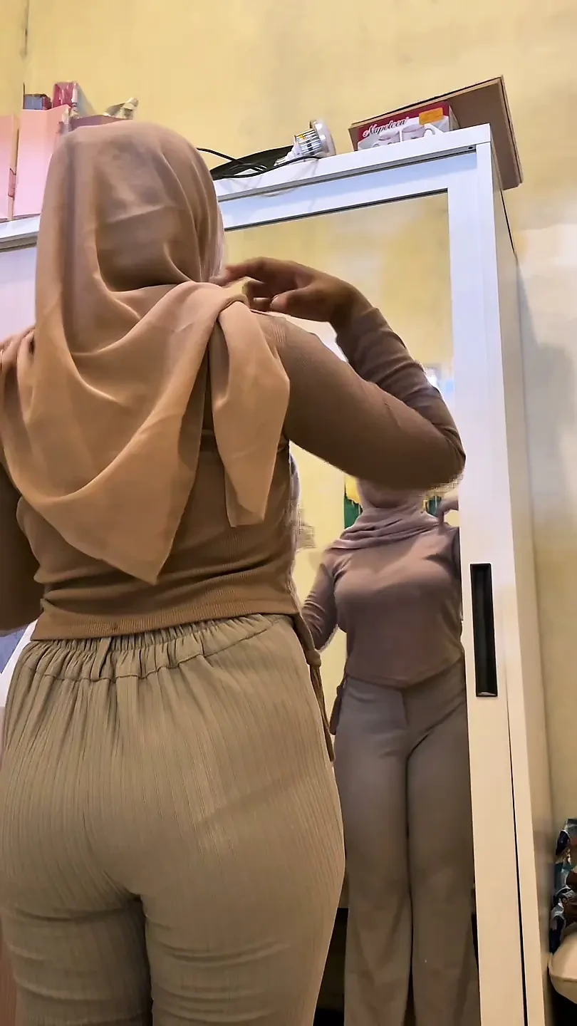 Her Stepaunt’s Ass