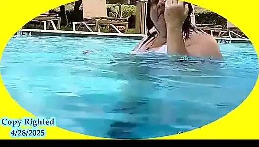 Vicki si suster nakal lagi asik muasin memeknya pakai 2 baru di bawah sinar matahari bagian 1