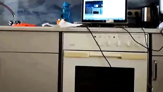 Sensasi menggoda: sexydea lagi asik muasin lubang pantatnya pakai butt plugged!