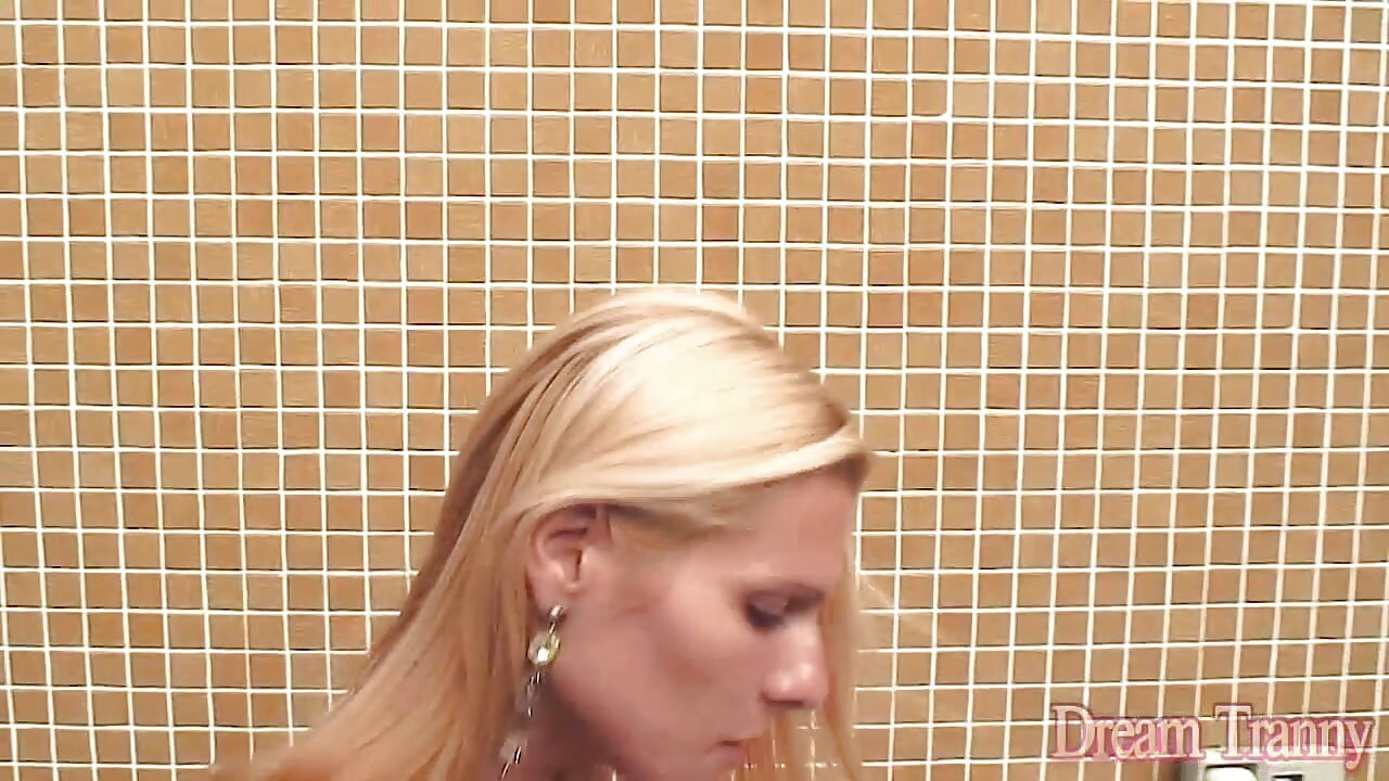 Blonde TS Samara de Macedo and Her Buddy Fuck by The Pool