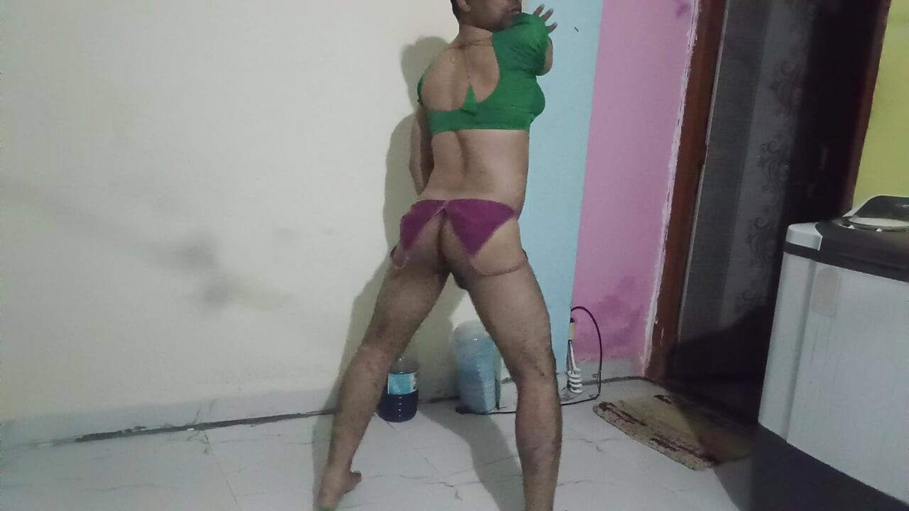 Maine apni wife ke kapde pahan kar dance Kiya