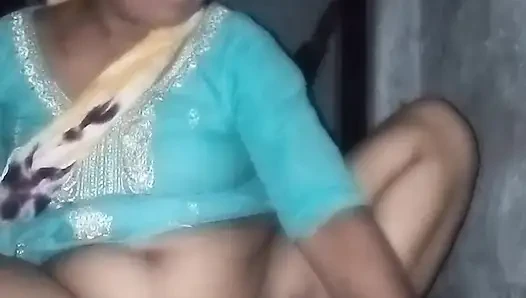 Uncle ne aunty ko aisa choda aunty ki chut me khoon nikal gya