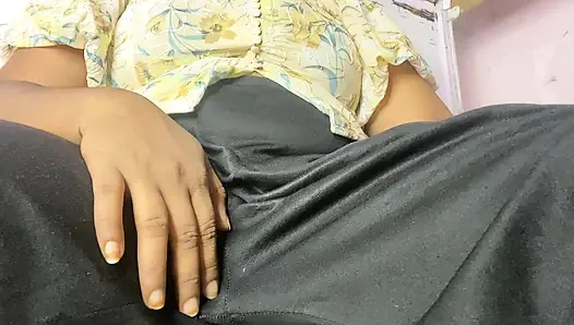 Azgın bubi kız sert parmaklayarak inliyor