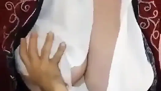 Büyük memeli korsan kraliçe büyük yarak alıyor