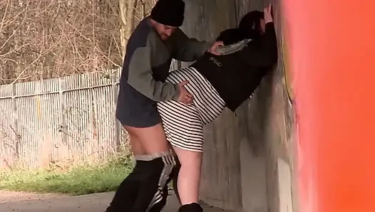 Sert seks ikramı sahne-4 seksi iç çamaşırlı büyük memeli sarışın Stellacox bir yabancı tarafından sikiliyor