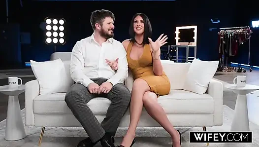 Wifey Hubby Watches as His Horny Wife Sienna Rae Gets Double Penetrated in Front of Him