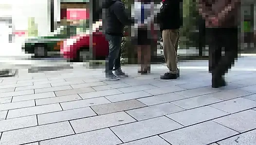 A121B08 A seductive beauty who smiles at men while moving her hips! A model-level erotic wife caught in Ginza!