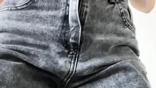 Aku akan mengeluarkan air manimu darimu sambil pakai celana dalam thong setiap saat!