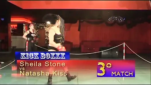 Lezbiyen amcık yalama eli ringe sikiliyor