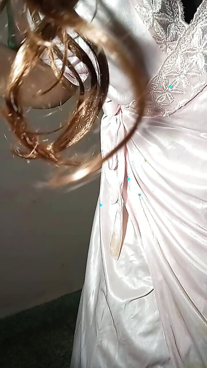 Mujhe satan bra painti pasnd hai aur meri sauteli mammi ne kapare hatae