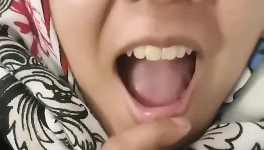 POV: Indonesisches virales mädchen in ihrem zimmer