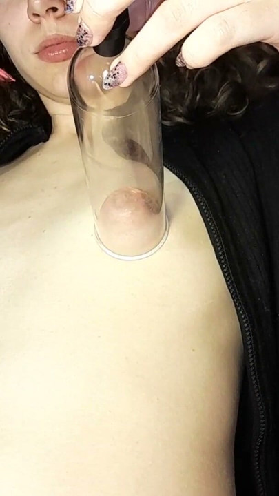 Estirando tetas | Clip 1