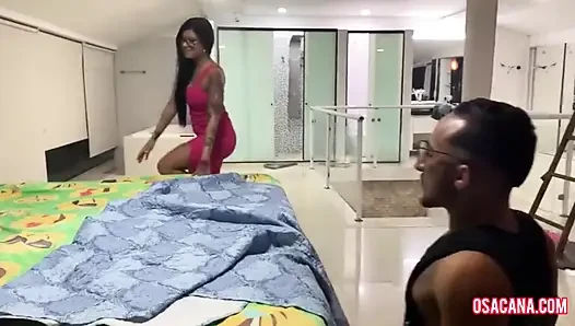 Emlak komisyoncusu müşteriyle iyi anlaşır