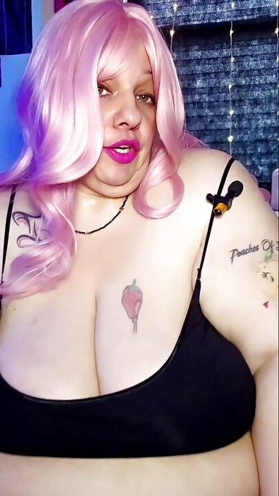 Boob Show: First time with Nipples Clamps and Vibrators
