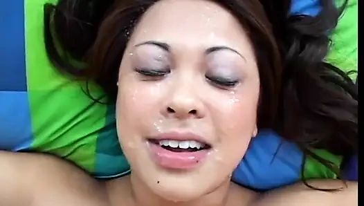Gadis remaja imut rambut cokelat lagi asik nyepong kontol pov sampai dicrot sperma hangat