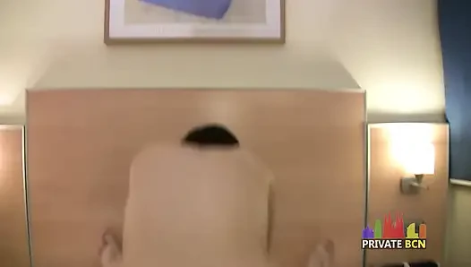 Güzel tombul kız arkadaşla ev yapımı anal seks