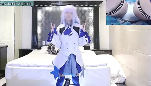 Cosplay anı ince bir yeni gelen oyuncu merakını keşfederken utangaç heyecan uyandırıyor