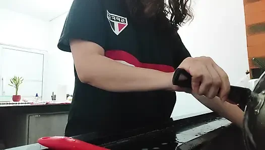 Woman teasing while washing dishes. She loves to transmit to the voyeurs on duty
