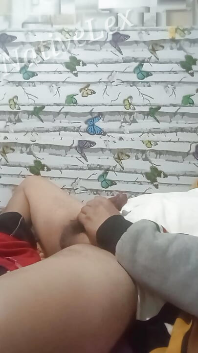 통통한 친구의 큰 자지에 놀랐을 때.