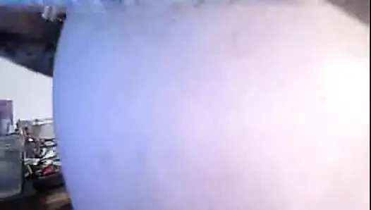 Pertunjukan webcam 20 menit di mana aku mengikat payudaraku menggunakan pin pakaian