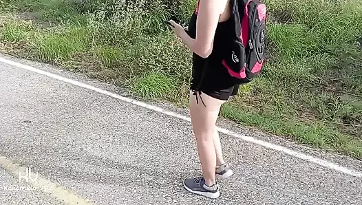 Cowok mesum nunjukin kontolnya di depan umum dan aku nggak bisa menahan diri untuk ngentot di gedung bekas