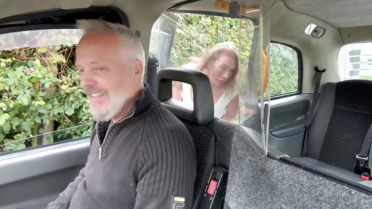 John Bishop călărește cu taxiul, o călătorie haotică, Callie Roks