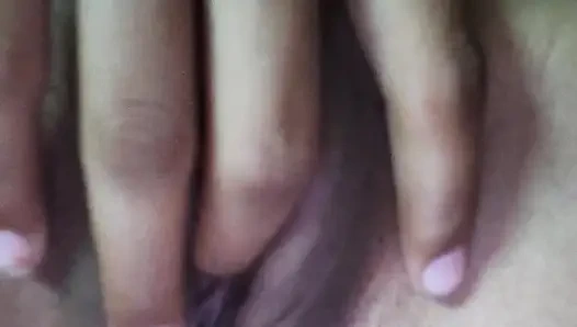 Geile blondine reitet hart auf einer riesigen stange auf der Couch, bis sie ins gesicht kommt