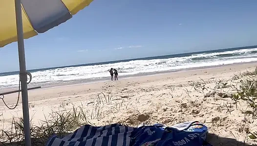 Смотреть, как мы трахаемся и сосу на пляже