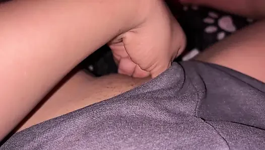 Abang tiriku tahu cara meyakinkanku
