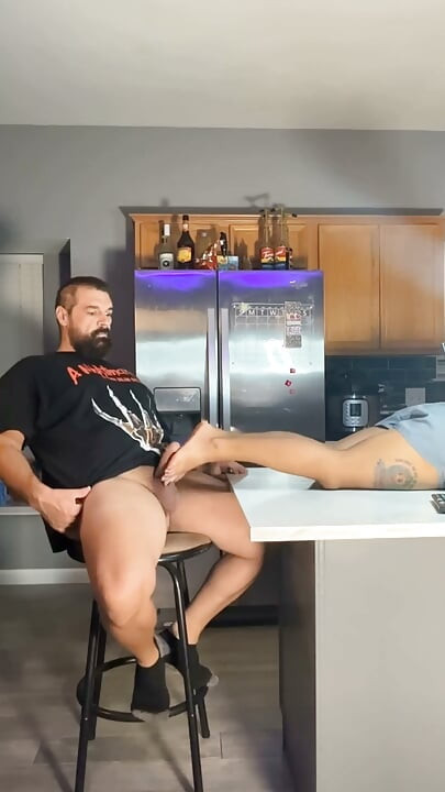 Oil Latina Feet and Cumshot