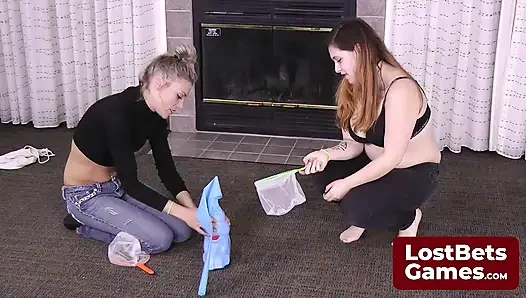 Carmen'in elleri dolanıyor, tokatlıyor ve ustaca parmaklıyor