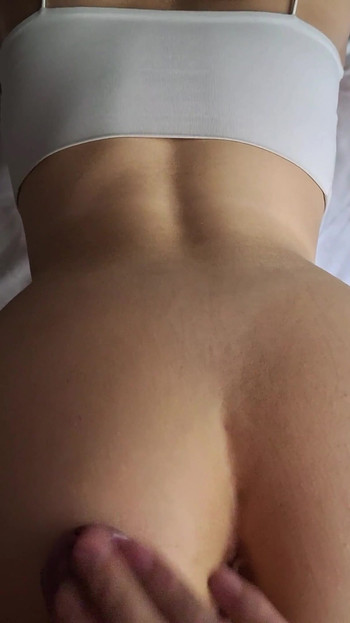 Ruskom studentu je skretao veliki kurac njene prijateljice. | Klip 2