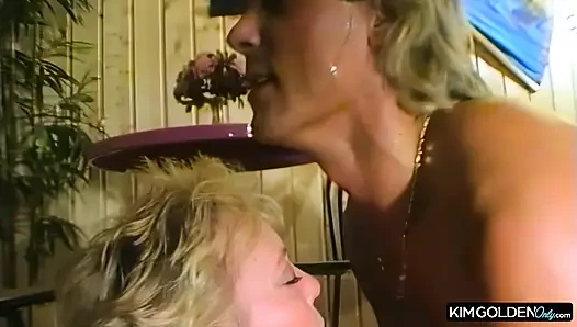 Blonder Hengst voegelt geile Blondine hart