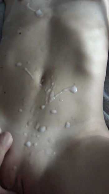Ikonický okamžik z "Petite Girlfriend Roughed At Home"