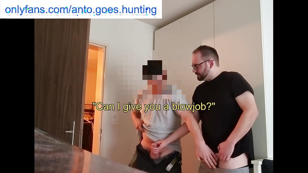 Hetero vodoinstalater dolazi popraviti moj sudoper i uhvati me kako drkam - na kraju sisamo jedno drugome