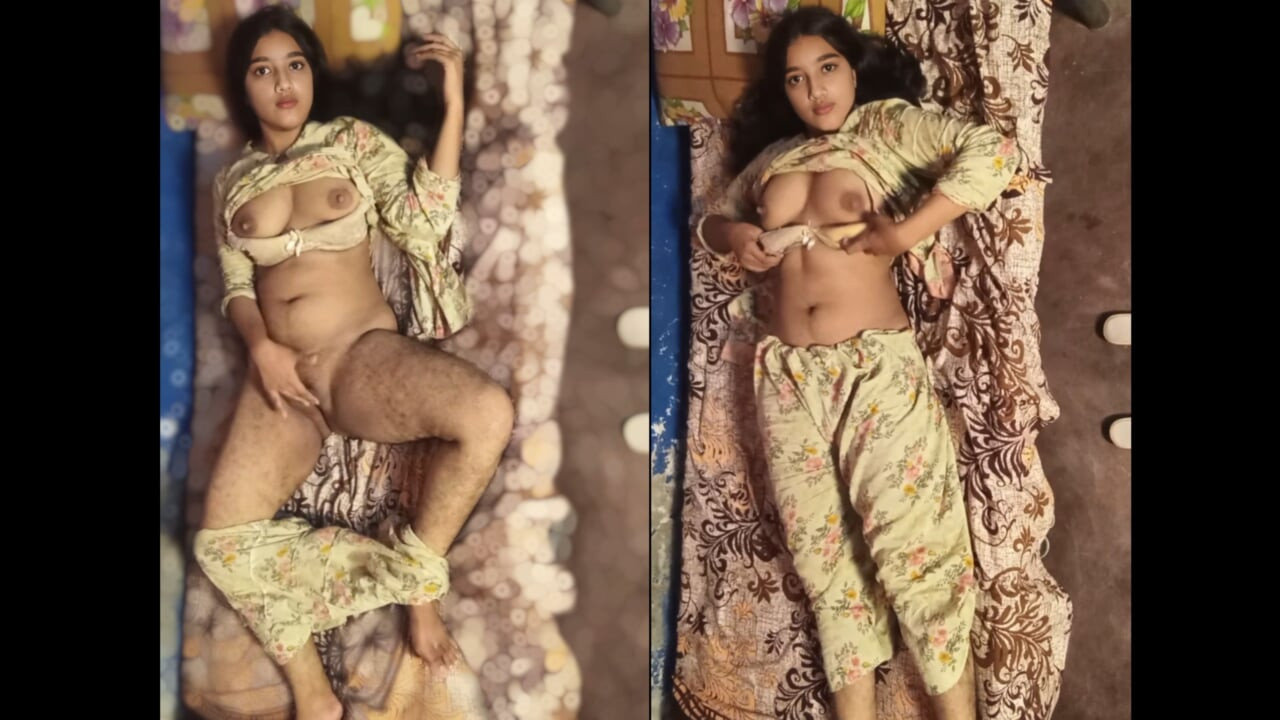 Desi sexig tonårstjej som visar sig naken för sin kille på videosamtal och knullar sin fitta