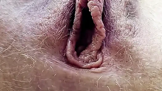 Cewek cantik dominan ini bikin kamu jilat pantat dan memekku dengan dominan