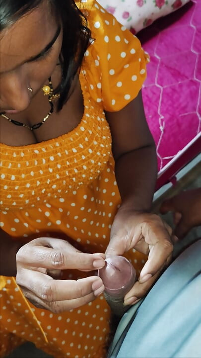 Bahan aapne bhai ka land hilai aaur aapne chut me pahli bar Bhai ka land dal di - irmão e meia-irmã sexo.