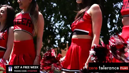 ФИЛЬМЫ С НУЛЕВОЙ НЕТЕРПИМОСТЬЮ - шлюшки в униформе студентки-чирли занимаются потной оргией траха после практики