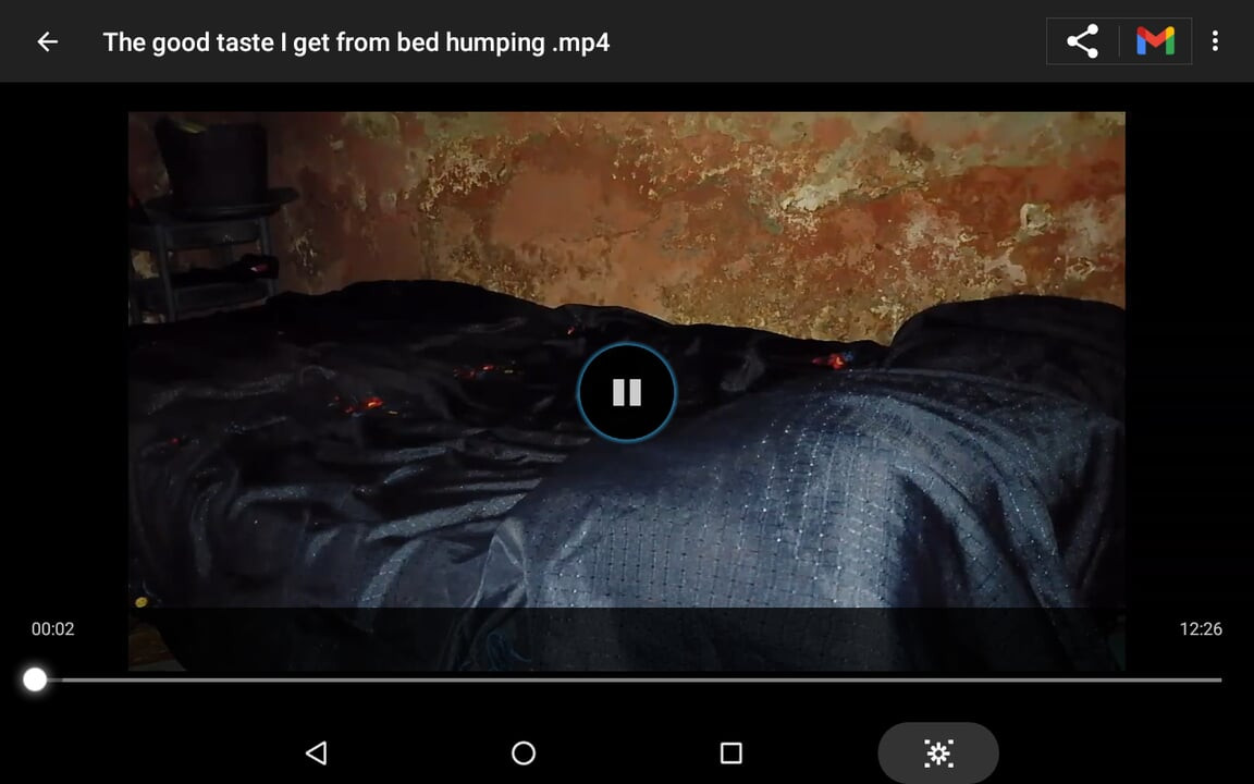 O bom gosto que eu recebo da cama transando no meu quarto solitário