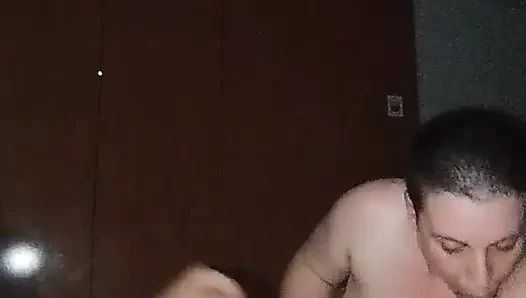 Salatalık yiyorum ve beni 3 pozisyona sokuyor