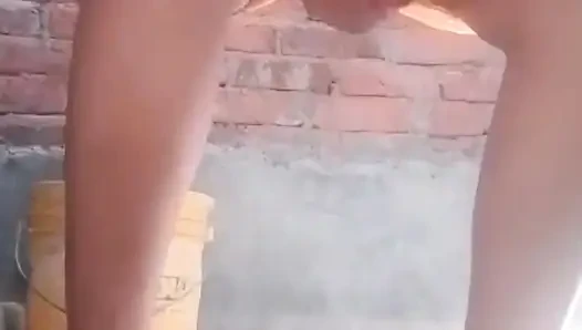 Ben güzel bir Hintli desi kızım ve bu benim videom. Basit, doğal ve kendime güveniyorum. Gerçek olmayı ve göstermeyi seviyorum
