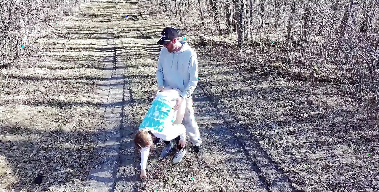 Follada afuera mientras un dron nos miraba