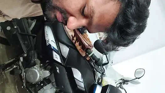 Старший пасынок мачехи с удовольствием лижет груди матери - Моего мужа сегодня не было дома, у него есть