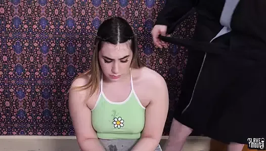 Teen mouth slave gives messy head