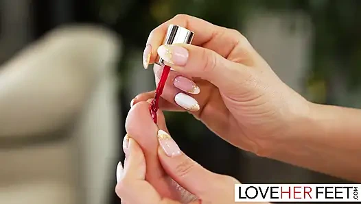 Очень вкусное угощение с Karina King и Leya DeSantis